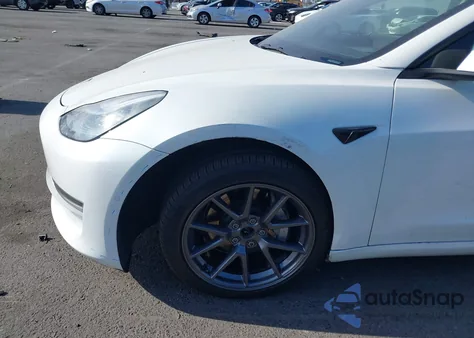 2022 Tesla Model 3 из США, поврежденный, VIN 5YJ3E1EB9NF337502